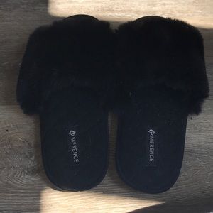 Black fuzzy slippers